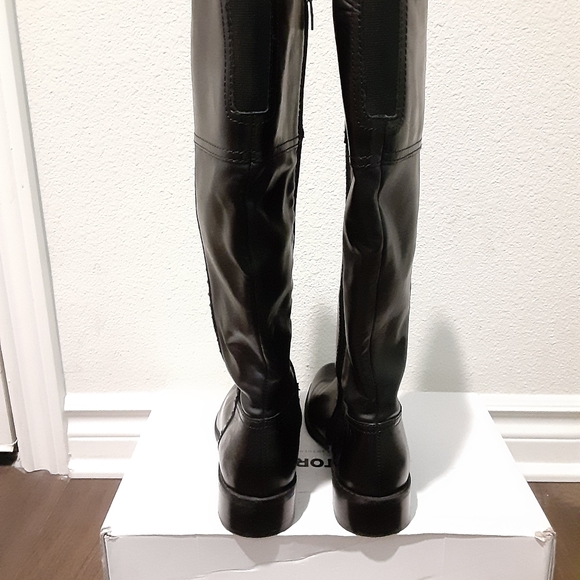 Marc Fisher - Picture 6 of 9